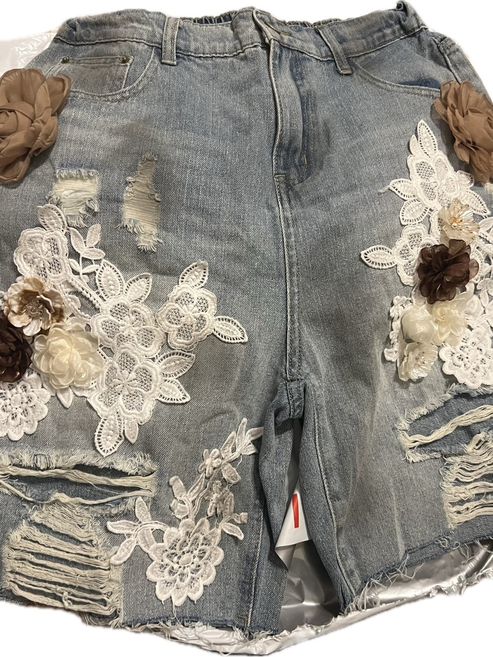 Embellished Floral Appliqué Denim Shorts - Blue - Picture 5 of 6